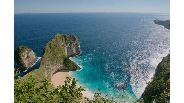 View of a Fiji Island from a clif||Boats in Fiji Island beach